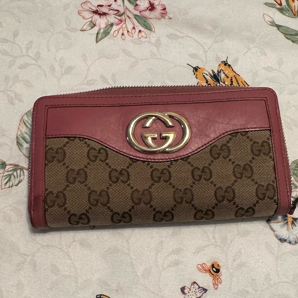 Gucci wallet with signature canvas print and pink leather trim